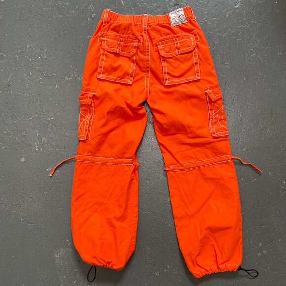 TRUE RELIGION MID-RISE POCKET UTILITY CARGO PANT W/ CONTRAST STITCHING - Picture 8 of 16